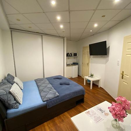Malasits Apartman Gyor Bagian luar foto
