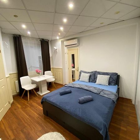 Malasits Apartman Gyor Bagian luar foto