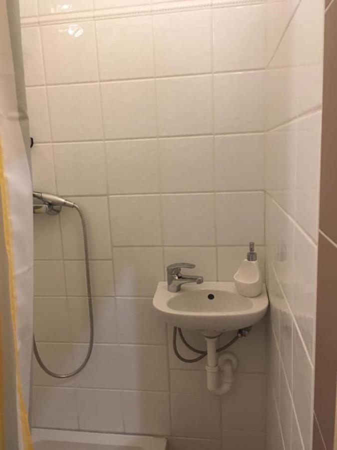 Malasits Apartman Gyor Bagian luar foto