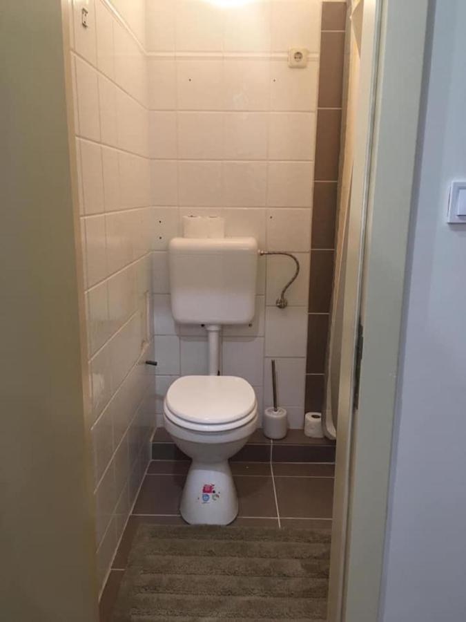 Malasits Apartman Gyor Bagian luar foto