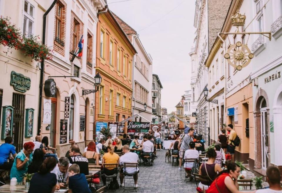 Malasits Apartman Gyor Bagian luar foto