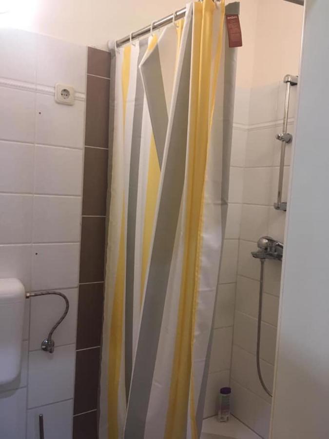 Malasits Apartman Gyor Bagian luar foto