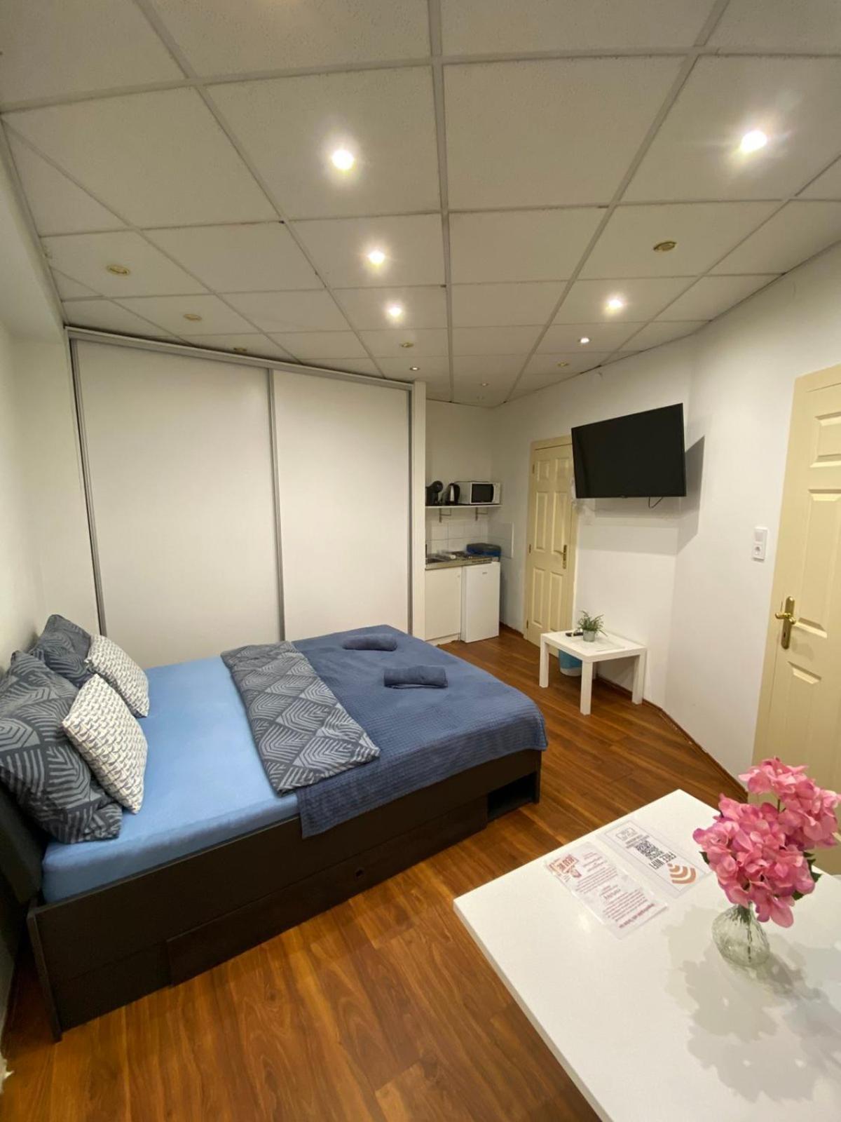 Malasits Apartman Gyor Bagian luar foto