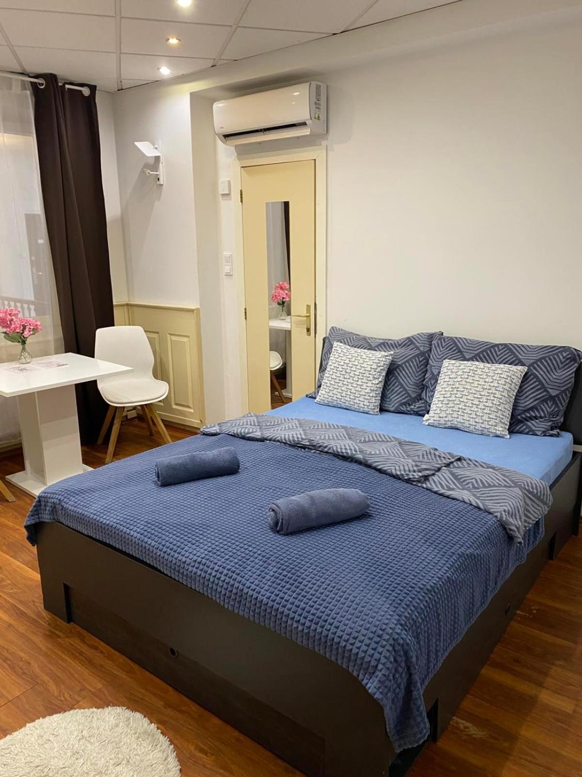 Malasits Apartman Gyor Bagian luar foto